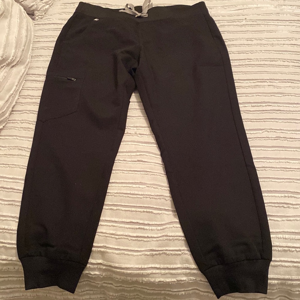 Figs Medium Petite Black Zamora Joggers (scrub pants)
